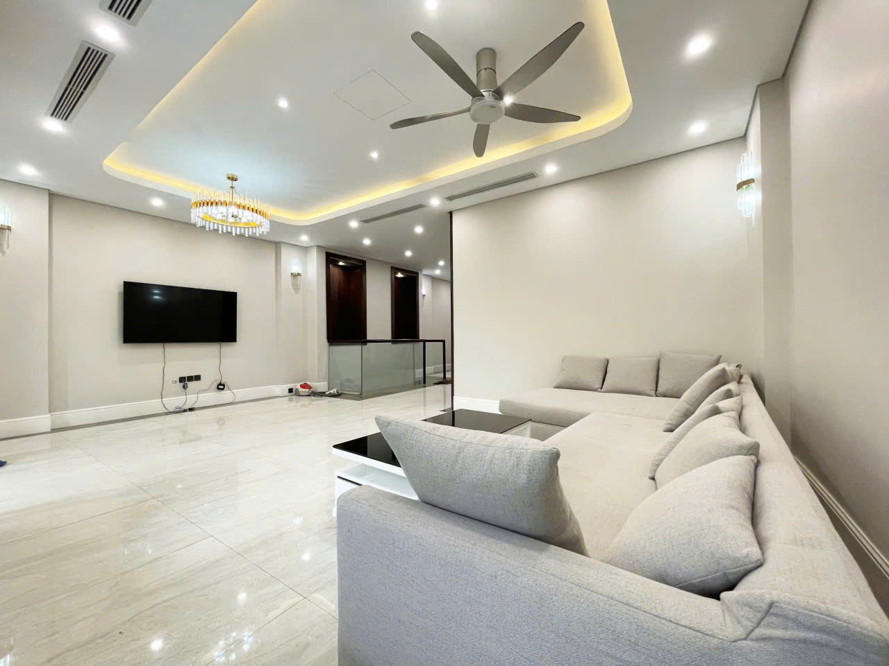 Biệt thự 5 Phòng Ngủ đủ đồ cho thuê ở lô K giá rẻ 65 Triệu/Tháng đang chống