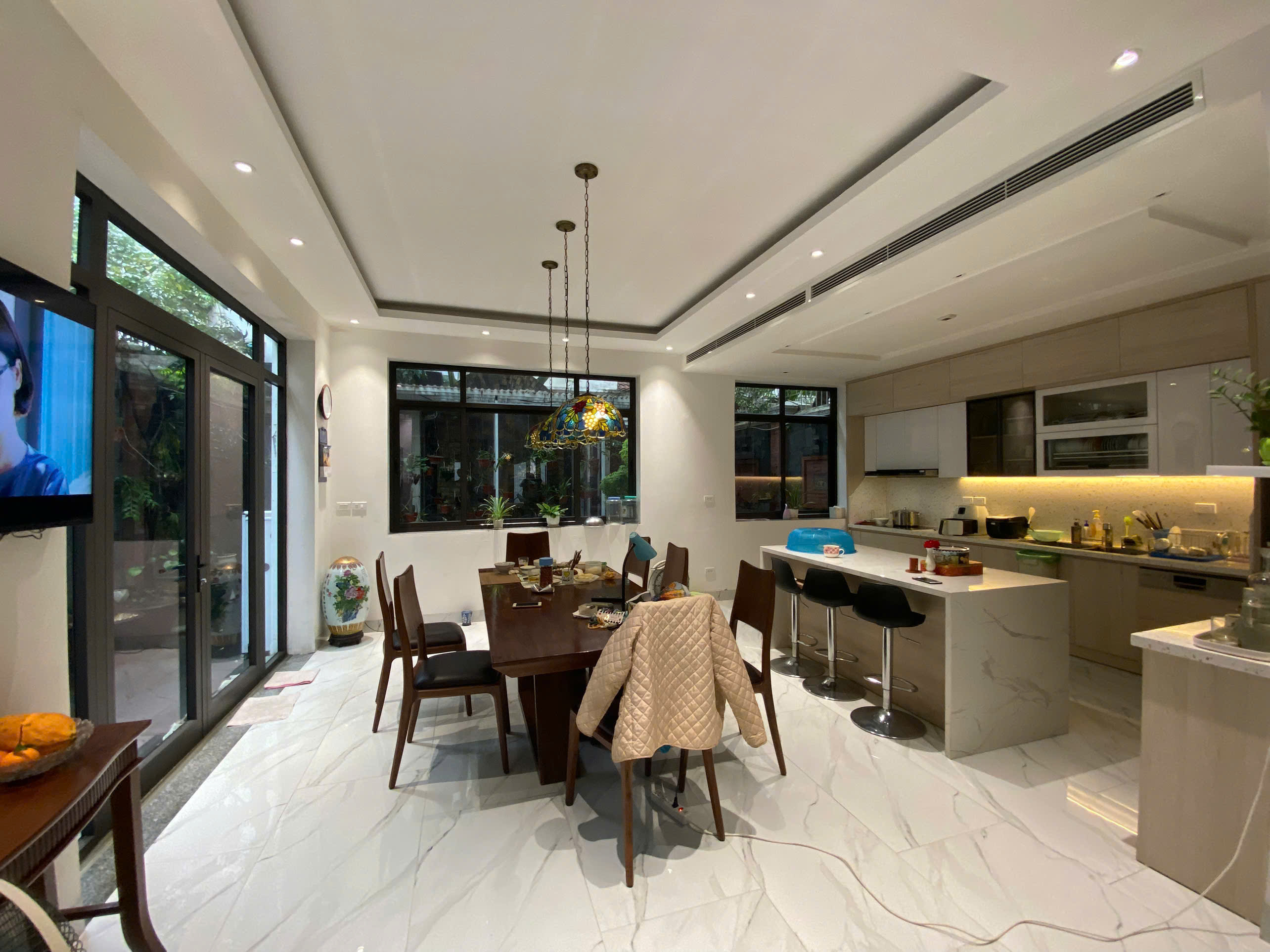 Chủ nhà cần tiền bán gấp biệt thự mặt đường đôi Lô C2 Khu Ciputra Hà Nội