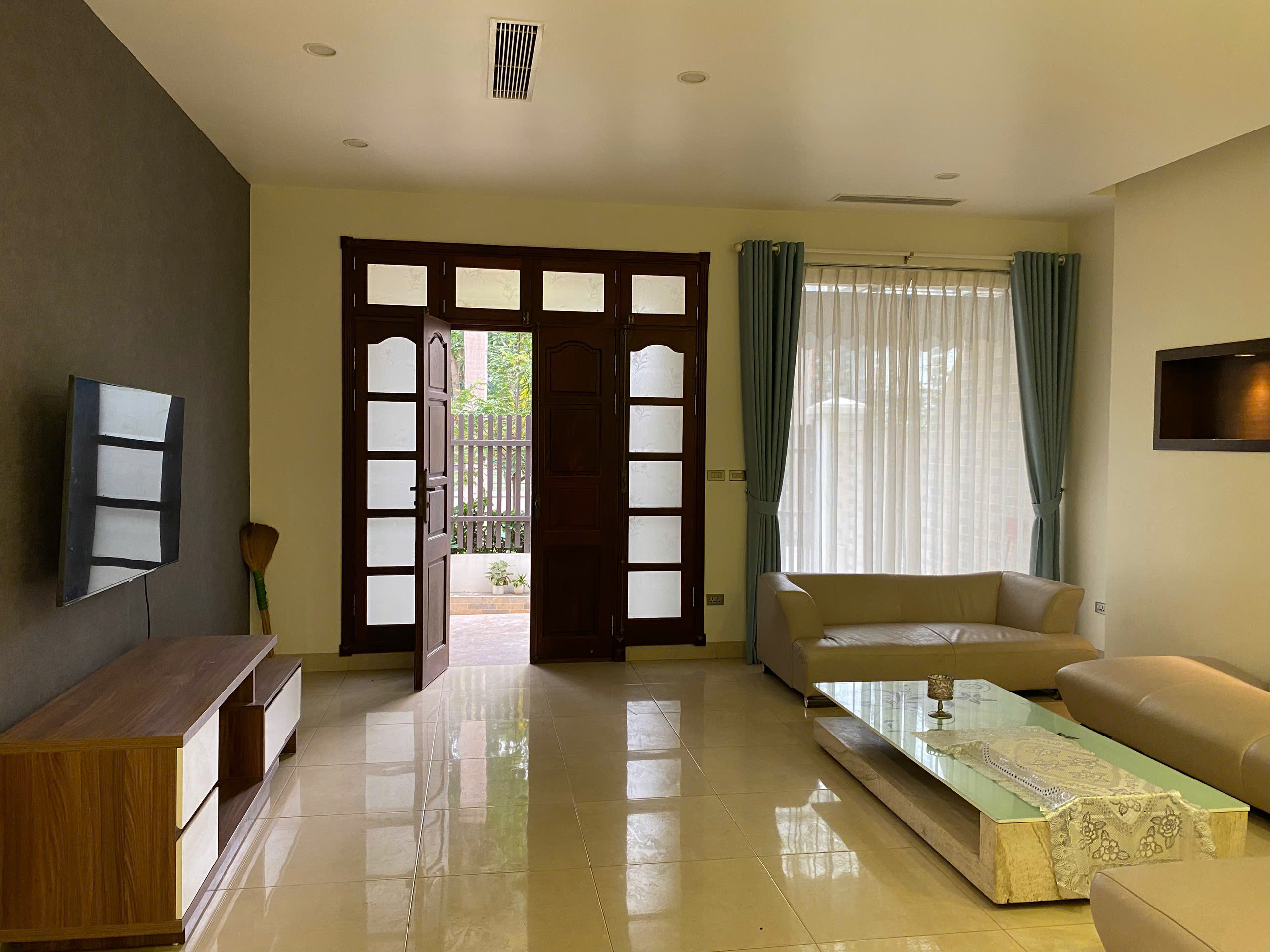 Biệt thự 126m2 bán có 4 Phòng Ngủ bán giá rẻ 43,5 Tỷ ở Khu đô thị Nam Thăng Long