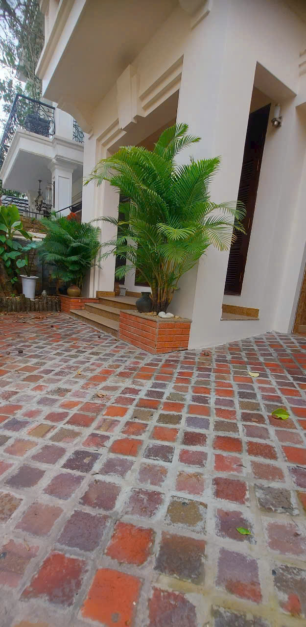 Biệt thự 4 Phòng Ngủ đã sửa đẹp đủ đồ ở Lô C4 Ciputra HN Cho thuê giá rẻ bất ngờ