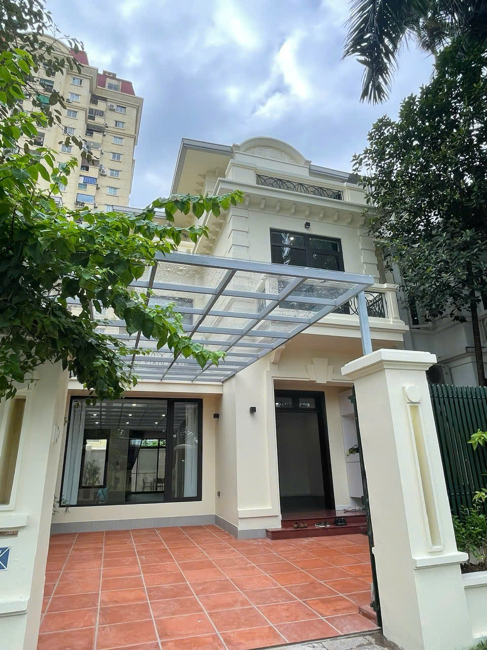 Biệt thự G10 đã sửa đẹp có 5 Phòng Ngủ đủ đồ ở Khu Ciputra Hà Nội bán giá rẻ