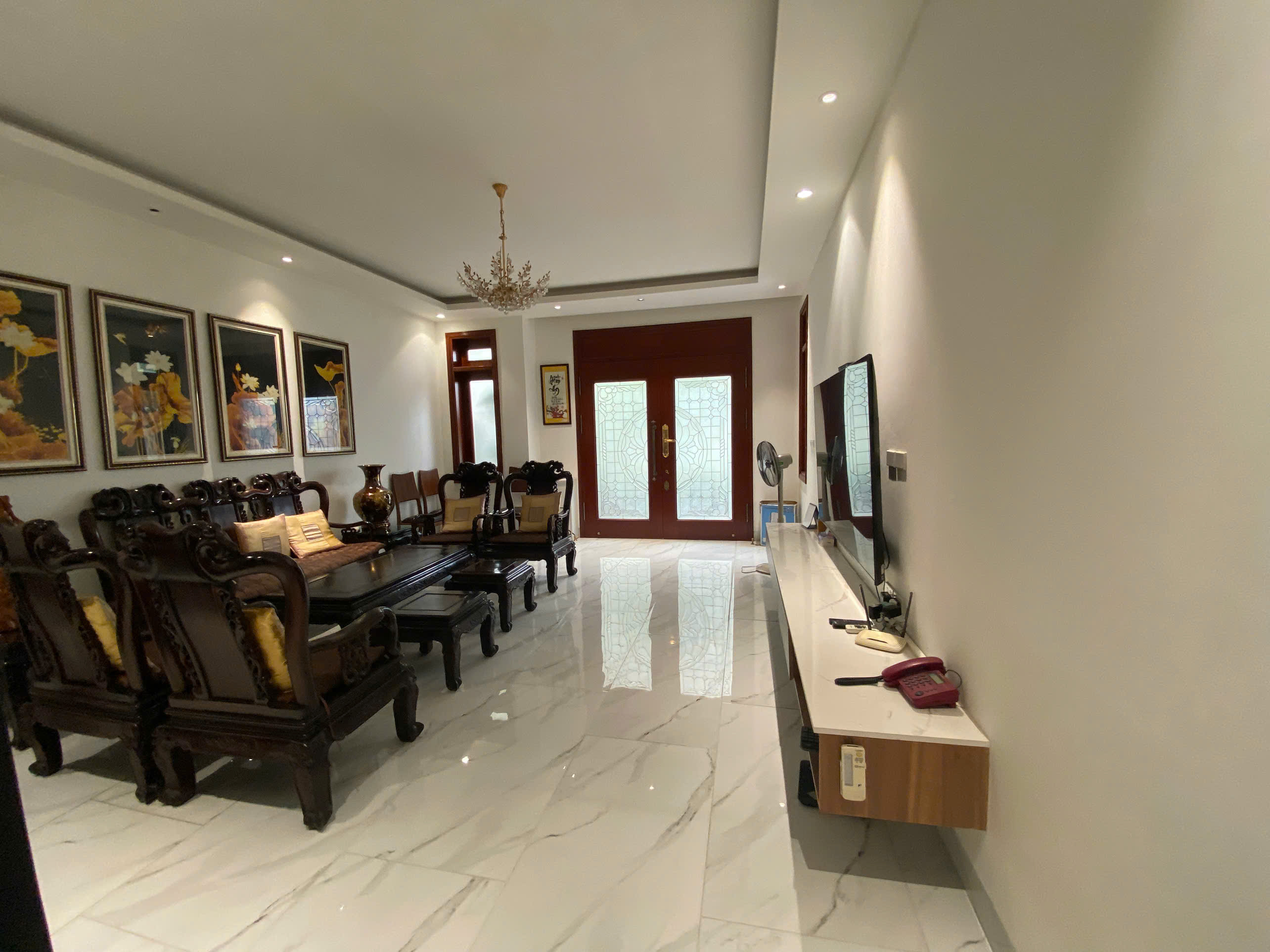 Chủ nhà cần tiền bán gấp biệt thự mặt đường đôi Lô C2 Khu Ciputra Hà Nội